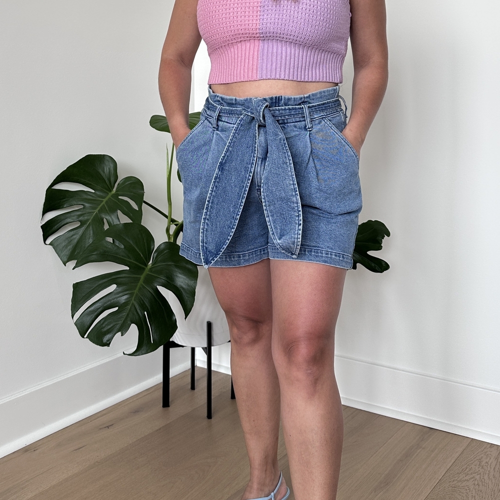 David Lerner Lexi High Waisted Medium Wash Pleated Belted Denim Shorts Sz 4